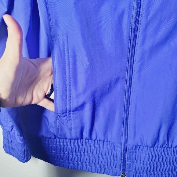 Nike Women's Rain/Windbreaker Jacket - Picture 5 of 6